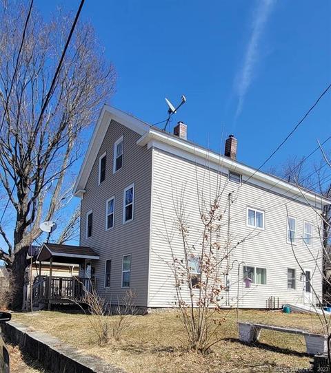27 Railroad St, Putnam, CT 06260