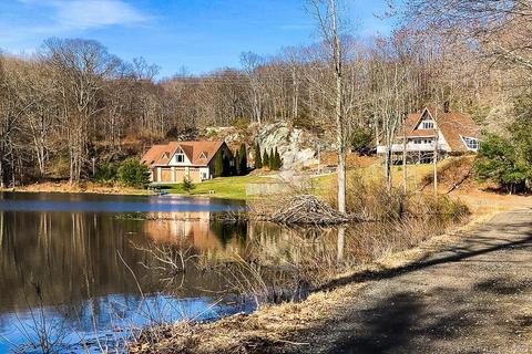 65 Bokum Rd, Chester, CT 06412