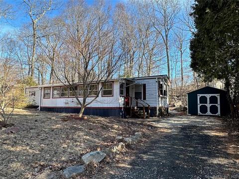 17 Naomi Dr, Ledyard, CT 06339 photo 1