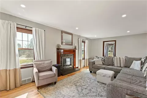 6 Jones Rd, Wallingford, CT 06492 photo 1