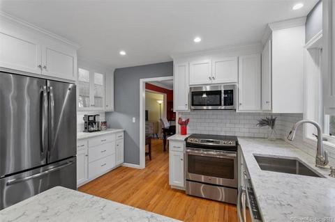 475 Stevenson Rd, New Haven, CT 06515