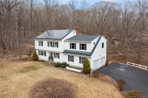 27 Ortega Dr, Montville, CT 06370