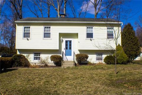 18 Beechwood Blvd, Plainfield, CT 06374