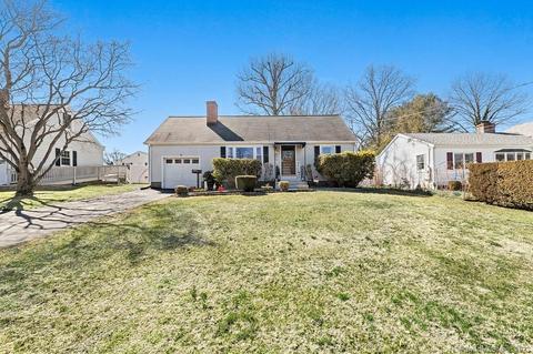6 Shamrock Ln, Norwalk, CT 06850
