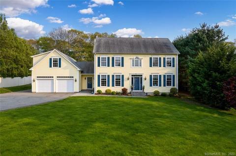 6 White Oak Ln, Waterford, CT 06375