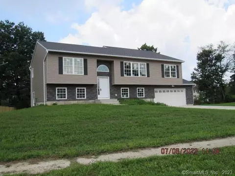 28 Pear Tree Dr, Naugatuck, CT 06770