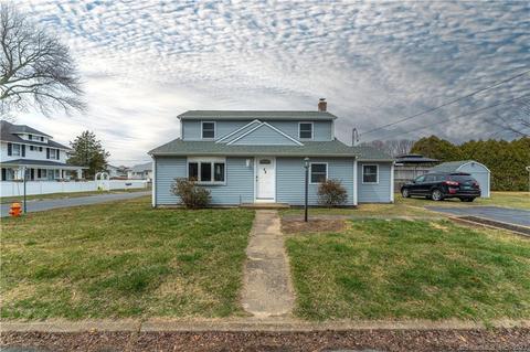 12 E Bishop St, Waterford, CT 06385