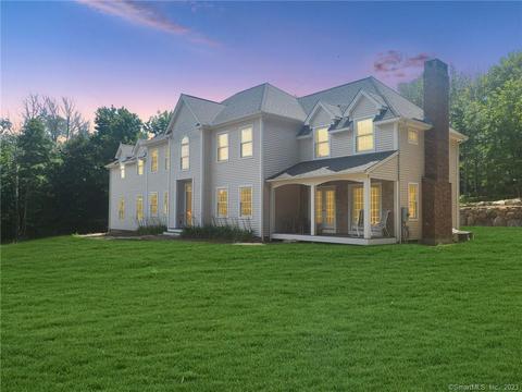 26 Barberry Dr, New Hartford, CT 06057