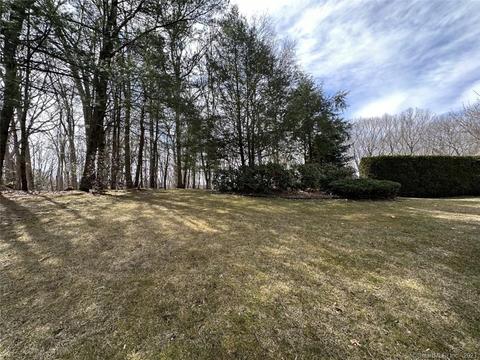 15 Lazy Brook Rd, Shelton, CT 06484