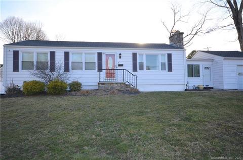 4 Ascolese Rd, Trumbull, CT 06611