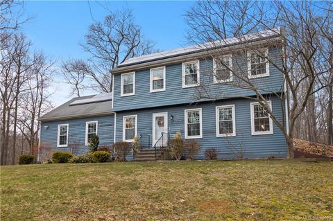 24 Oakledge Dr, Essex, CT 06442