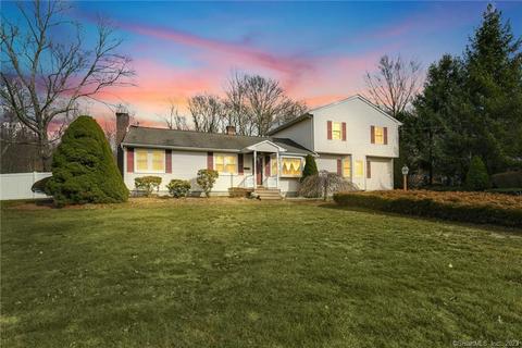 650 Elm St, Monroe, CT 06468