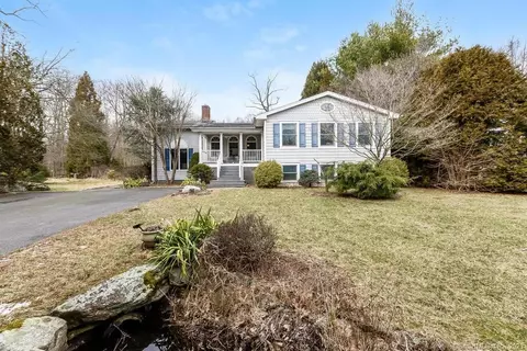 11 Flintlock Rd, Norwalk, CT 06850