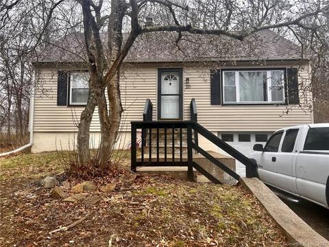 20 Center Dr, Ledyard, CT 06339