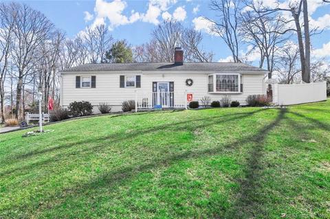 43 Grandview Dr, Trumbull, CT 06611