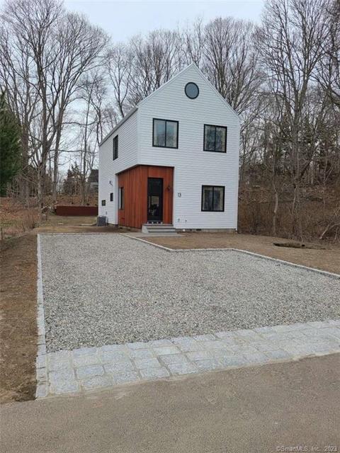 13 Smith St, Stonington, CT 06372