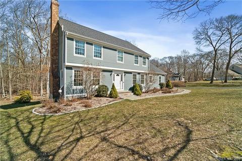 19 Swanswood Ln, Old Lyme, CT 06371