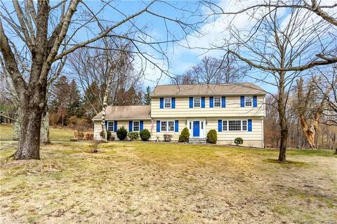 19 Deerfield Ln, Monroe, CT 06468