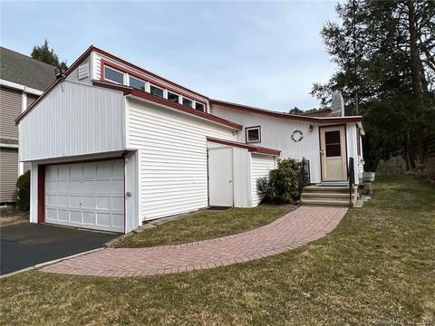 320 Great Quarter Rd, Newtown, CT 06482