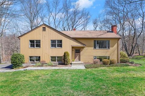 28 Tungsten Cir, Trumbull, CT 06611