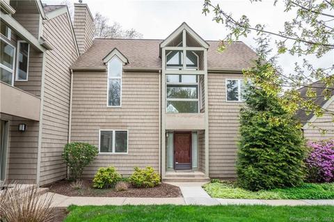 32 Timberwood Rd #32, West Hartford, CT 06117