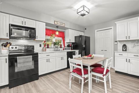 16 Scuppo Rd #16A, Danbury, CT 06811