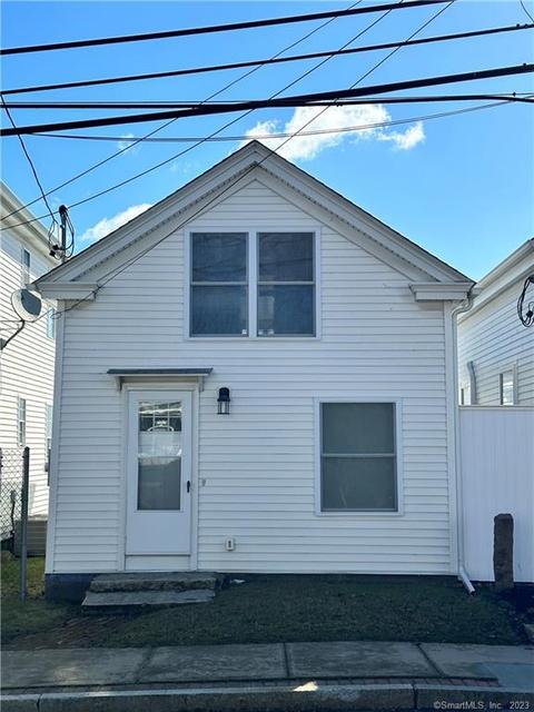 32 Mechanic St, Pawcatuck, CT 06379