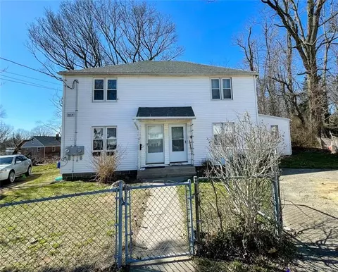 81 Pearl Harbor Cir, Bridgeport, CT 06610