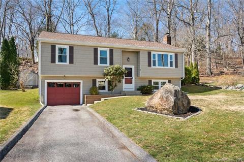5 Miller Ave, Waterford, CT 06375