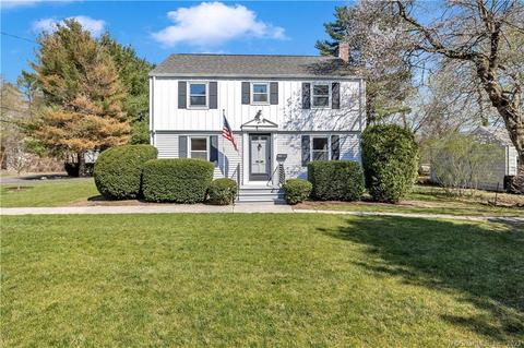 682 Mountain Rd, West Hartford, CT 06117