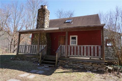 3 Maple Ave, Hebron, CT 06231