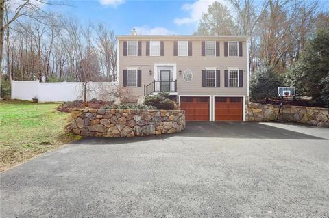 100 Glen Rd, Newtown, CT 06482