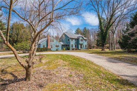 9 Pleasant St, Woodbury, CT 06798