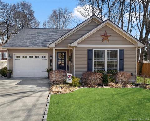 1 Maple St # a, Moosup, CT 06354