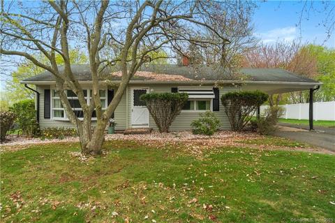 28 Mohican Ln, Wallingford, CT 06492