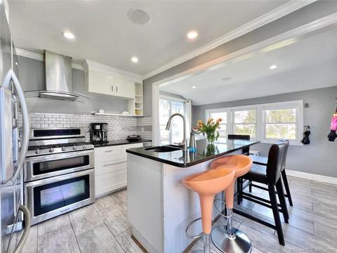 358 Birdseye St, Stratford, CT 06615