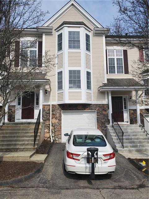 1405 Larson Dr #1405, Danbury, CT 06810