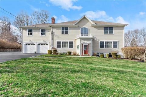 42 Grandview Dr, Trumbull, CT 06611