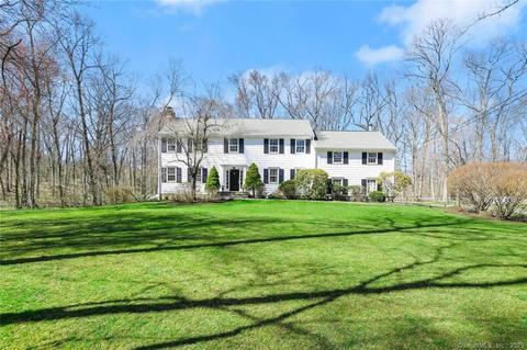 135 Braeburn Dr, New Canaan, CT 06840