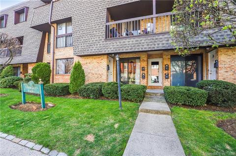 25 2nd St #C3, Stamford, CT 06905