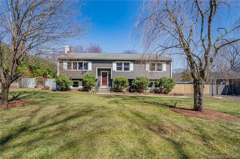 592 Benson Rd, Middlebury, CT 06762
