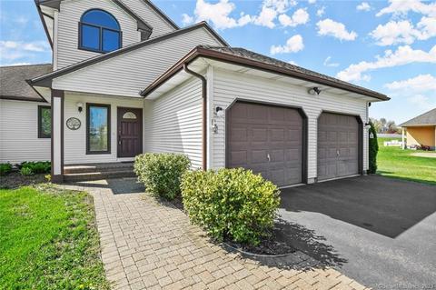 105 Talcott Ridge Dr, Middletown, CT 06457