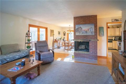 13 Centerwood Rd, Simsbury, CT 06070