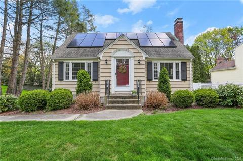 220 Edison Rd, Trumbull, CT 06611