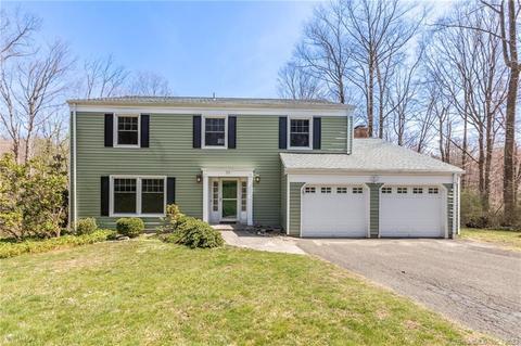 22 Huckleberry Ln, Ridgefield, CT 06877