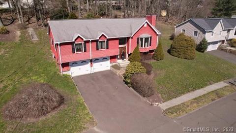 8 Benanto Dr, Derby, CT 06418