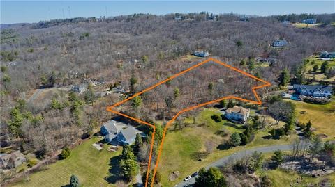 20 Stonefield Rd, Avon, CT 06001