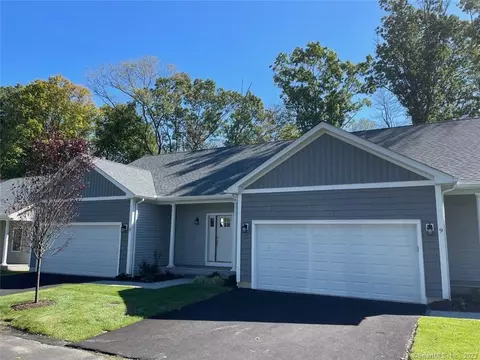 39 Sallys Way #22, Shelton, CT 06484