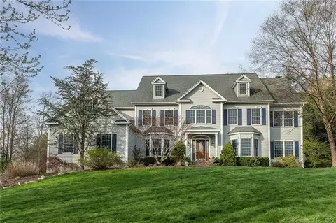 9 Madeline Dr, New Fairfield, CT 06812