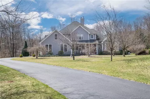 38 Birchwood Ln, Woodbury, CT 06798